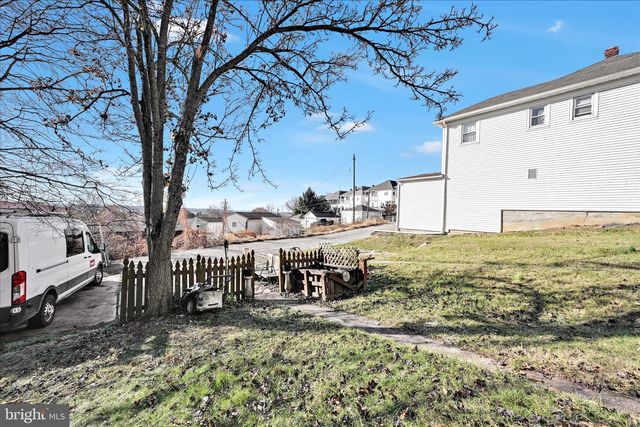 28 PLEASANT AVE, Red Lion, PA 17356