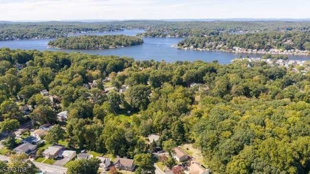 36 S Cherry Rd, Jefferson Twp., NJ 07849