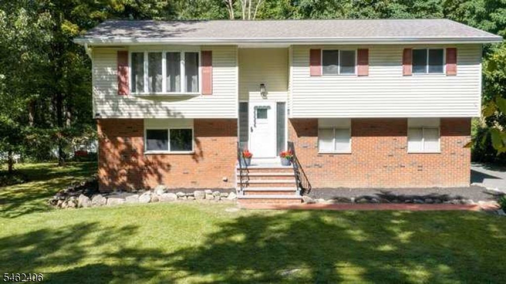 36 S Cherry Rd, Jefferson Twp., NJ 07849