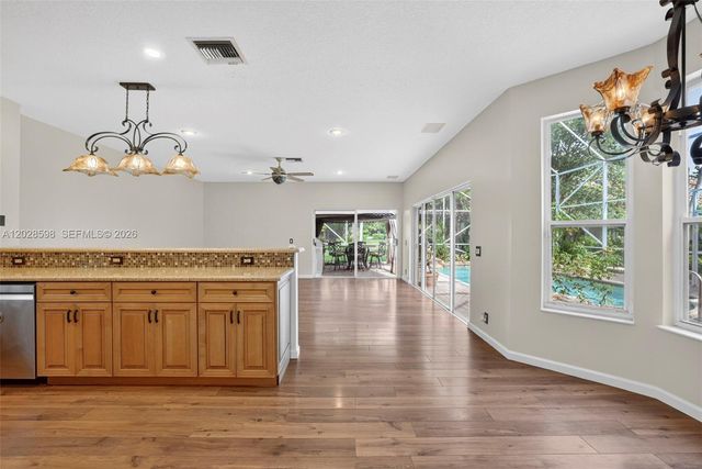 8226 NW 41st St, Coral Springs, FL 33065