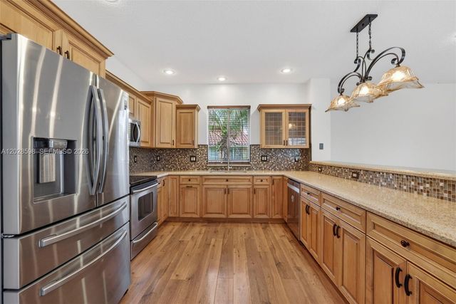 8226 NW 41st St, Coral Springs, FL 33065