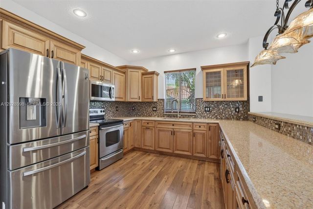 8226 NW 41st St, Coral Springs, FL 33065