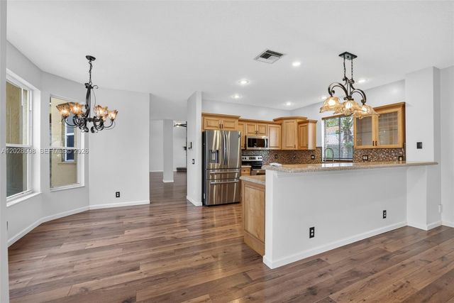8226 NW 41st St, Coral Springs, FL 33065