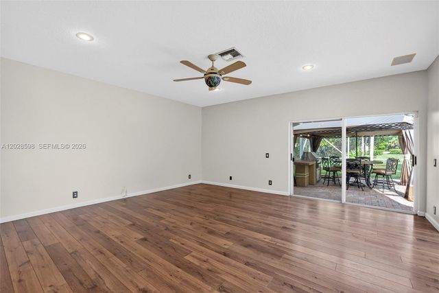 8226 NW 41st St, Coral Springs, FL 33065