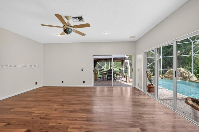 8226 NW 41st St, Coral Springs, FL 33065