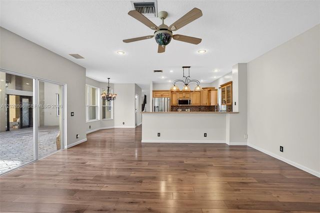 8226 NW 41st St, Coral Springs, FL 33065