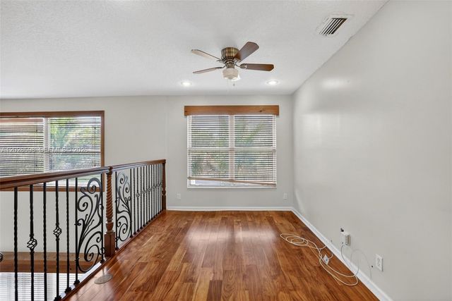 8226 NW 41st St, Coral Springs, FL 33065