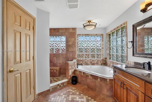 8226 NW 41st St, Coral Springs, FL 33065