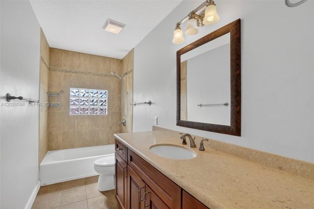 8226 NW 41st St, Coral Springs, FL 33065