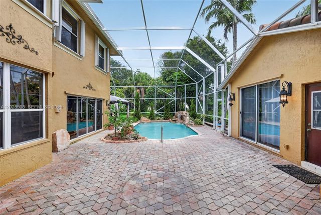8226 NW 41st St, Coral Springs, FL 33065