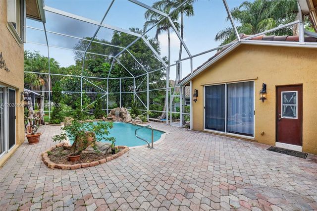 8226 NW 41st St, Coral Springs, FL 33065