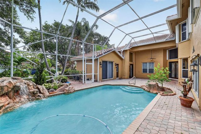 8226 NW 41st St, Coral Springs, FL 33065