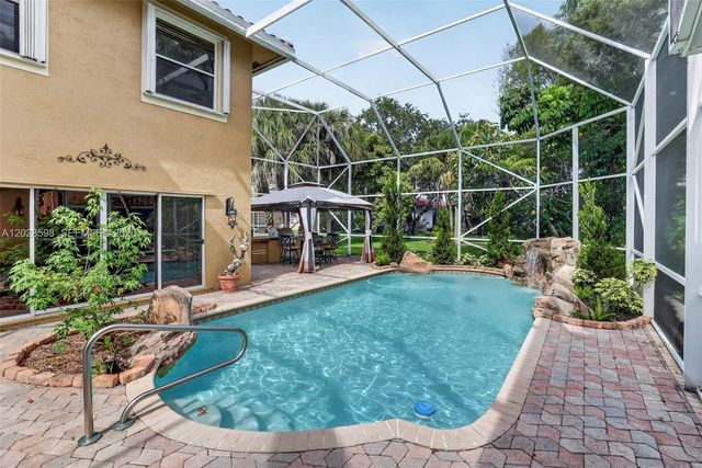 8226 NW 41st St, Coral Springs, FL 33065