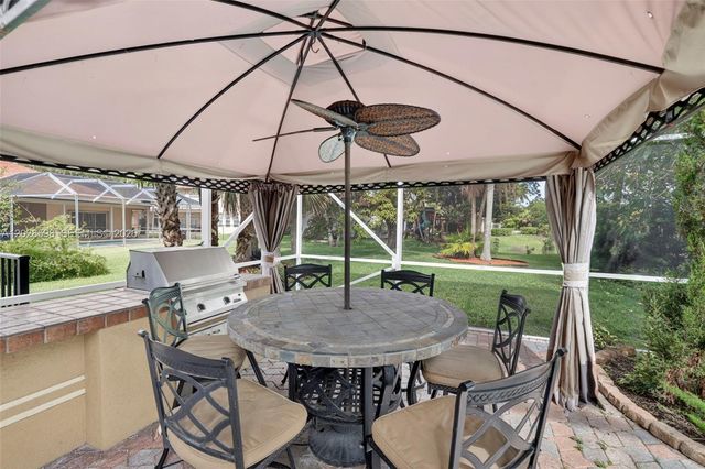 8226 NW 41st St, Coral Springs, FL 33065