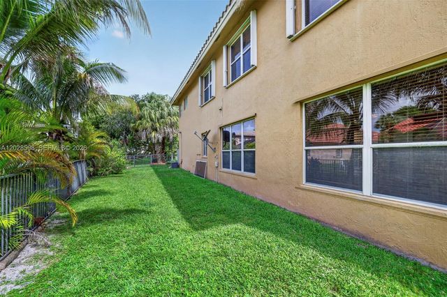 8226 NW 41st St, Coral Springs, FL 33065