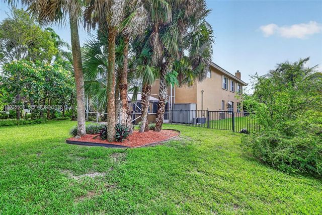8226 NW 41st St, Coral Springs, FL 33065