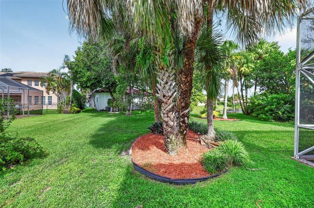 8226 NW 41st St, Coral Springs, FL 33065