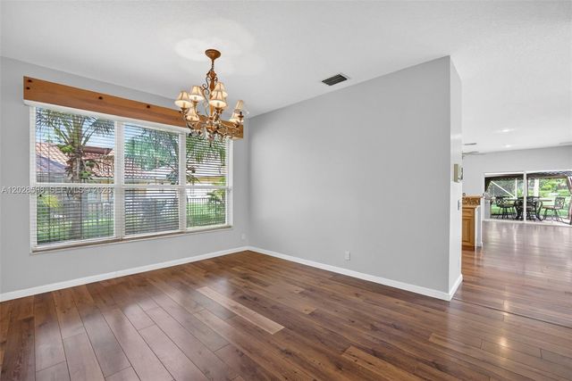 8226 NW 41st St, Coral Springs, FL 33065