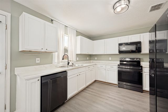 920 Kendall Drive, Arlington, TX 76001