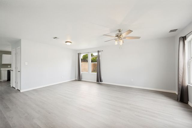 920 Kendall Drive, Arlington, TX 76001