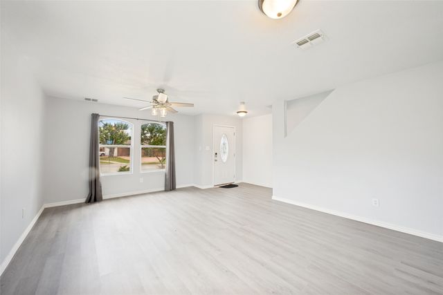 920 Kendall Drive, Arlington, TX 76001
