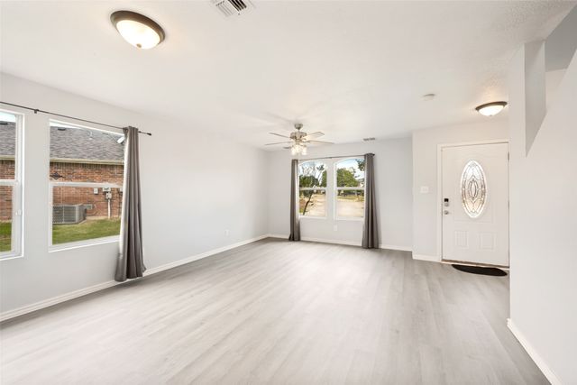 920 Kendall Drive, Arlington, TX 76001