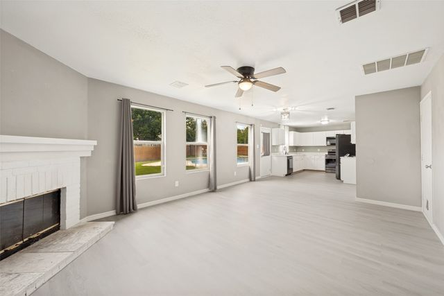920 Kendall Drive, Arlington, TX 76001