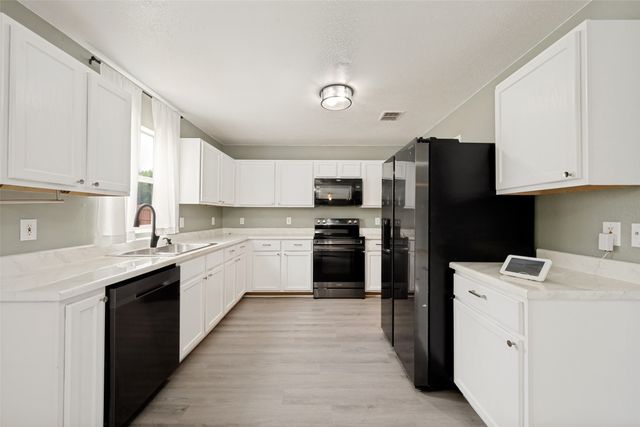 920 Kendall Drive, Arlington, TX 76001