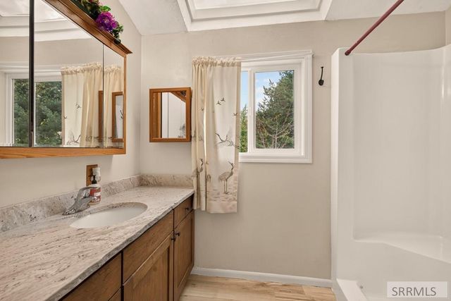 2195 S Midway Avenue, Ammon, ID 83406