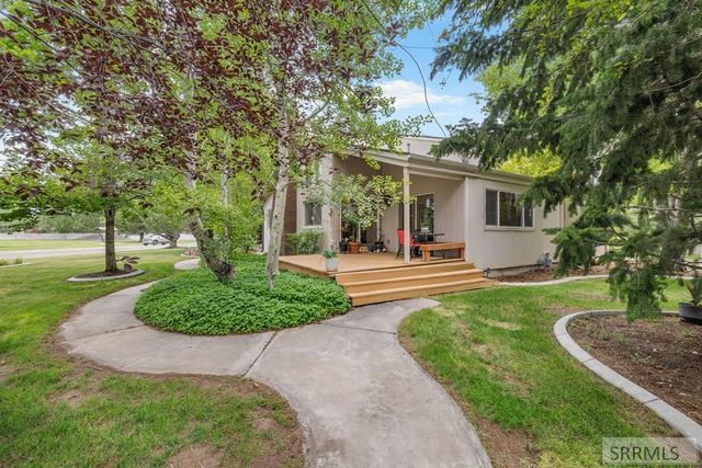 2195 S Midway Avenue, Ammon, ID 83406