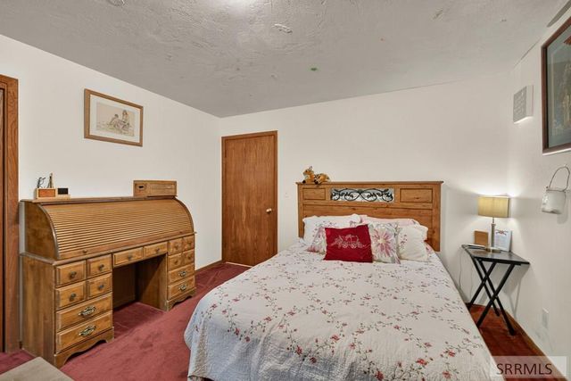 2195 S Midway Avenue, Ammon, ID 83406
