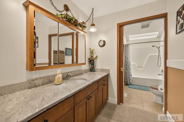 2195 S Midway Avenue, Ammon, ID 83406