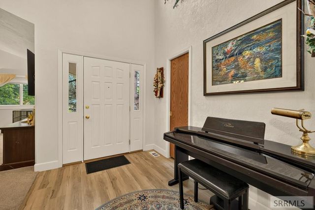 2195 S Midway Avenue, Ammon, ID 83406