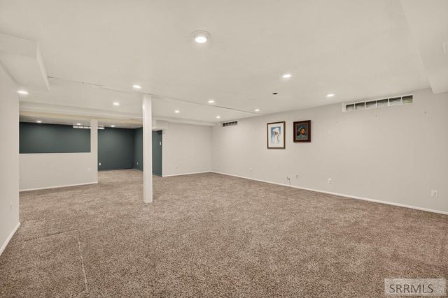 2195 S Midway Avenue, Ammon, ID 83406