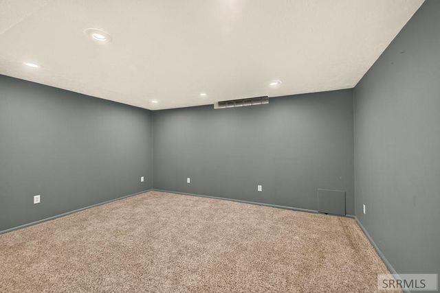2195 S Midway Avenue, Ammon, ID 83406