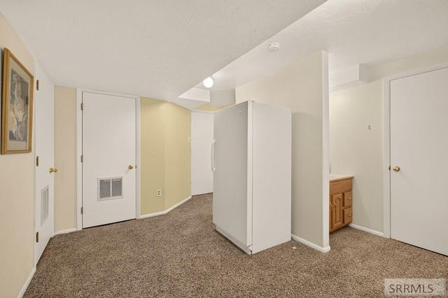 2195 S Midway Avenue, Ammon, ID 83406