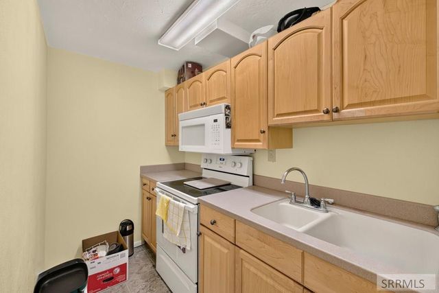 2195 S Midway Avenue, Ammon, ID 83406