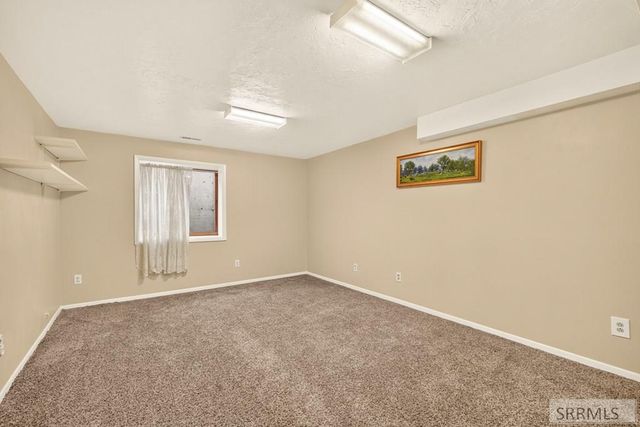 2195 S Midway Avenue, Ammon, ID 83406