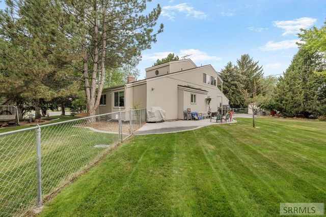 2195 S Midway Avenue, Ammon, ID 83406