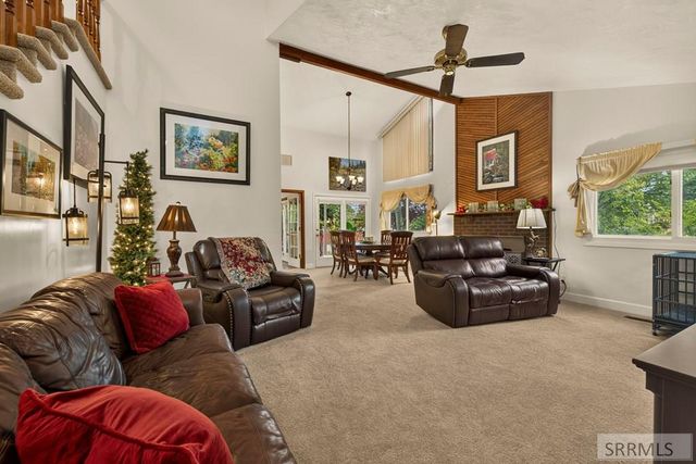 2195 S Midway Avenue, Ammon, ID 83406