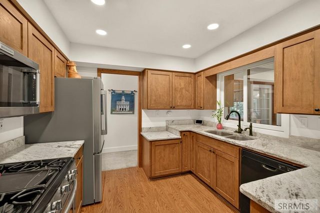 2195 S Midway Avenue, Ammon, ID 83406