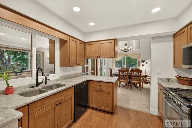 2195 S Midway Avenue, Ammon, ID 83406
