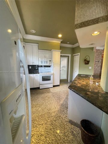 232 SW 7th Ave 0, Hallandale Beach, FL 33009