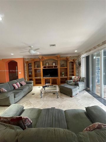 232 SW 7th Ave 0, Hallandale Beach, FL 33009