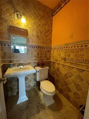 232 SW 7th Ave 0, Hallandale Beach, FL 33009