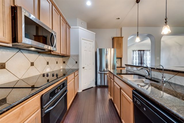 630 Oak Creek Drive, Cedar Hill, TX 75104