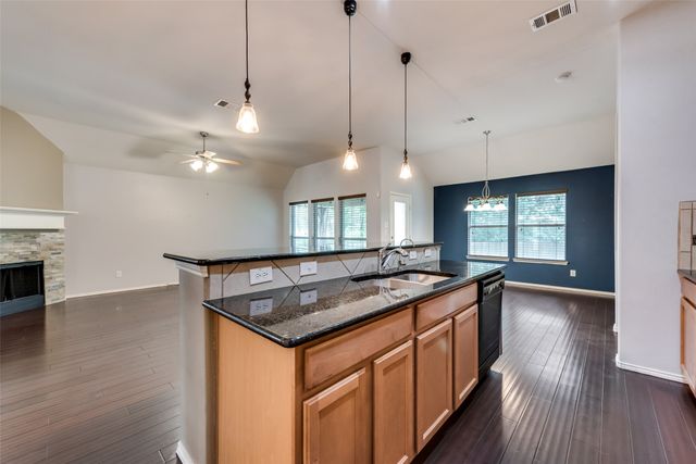 630 Oak Creek Drive, Cedar Hill, TX 75104
