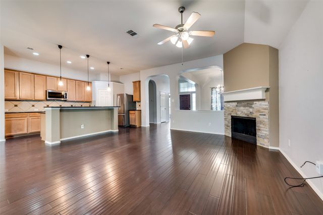 630 Oak Creek Drive, Cedar Hill, TX 75104
