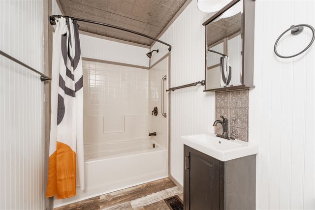 8244 W Q Avenue, Kalamazoo, MI 49009