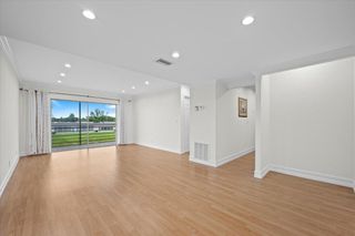 190 Lake Evelyn Drive 190, West Palm Beach, FL 33411